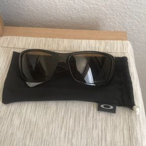 Oakley Men’s Sunglasses with soft case